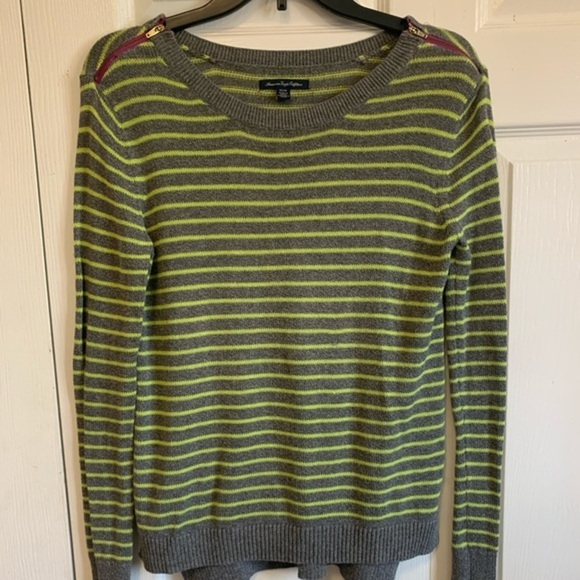 American Eagle lime green and grey pull over - Picture 1 of 3